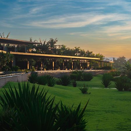 Hotel Komune And Beach Club Bali Keramas Exterior foto
